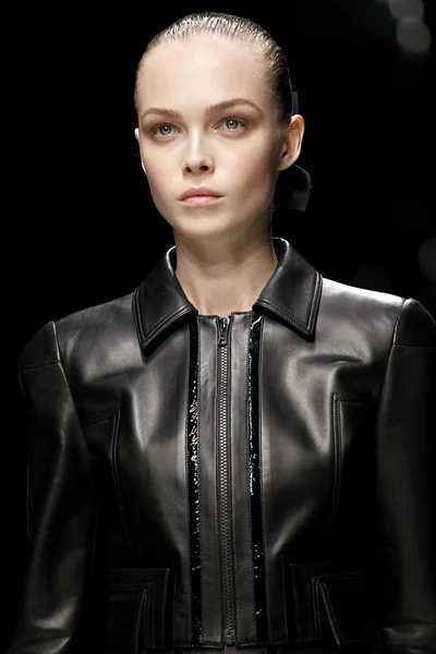 Look 50